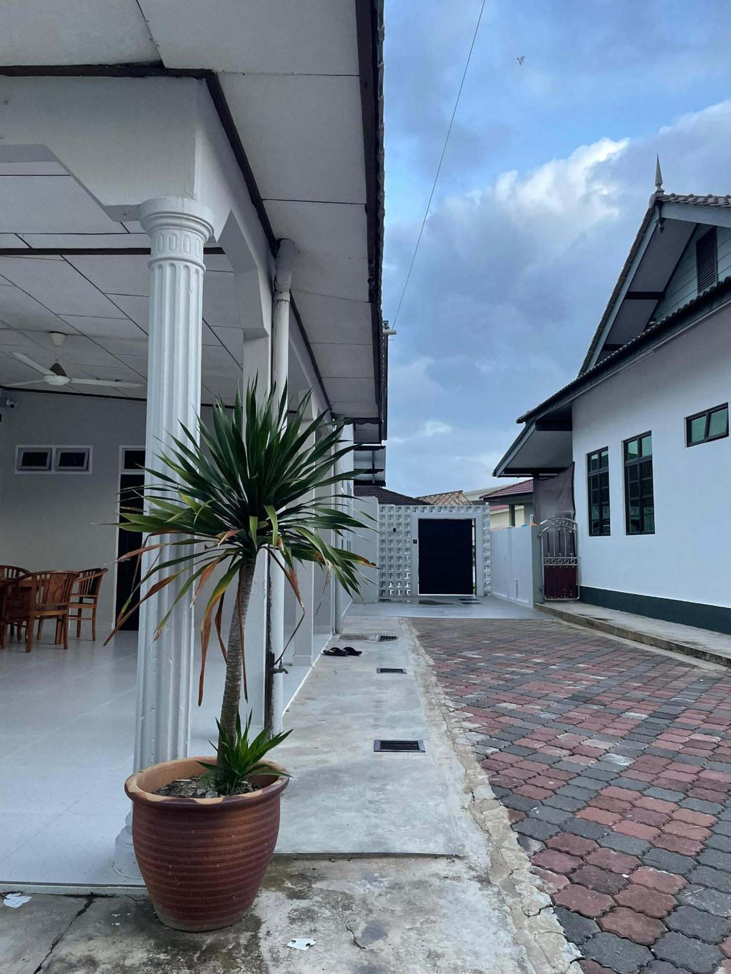 Home In Terengganu With Private Pool Kuala Terengganu Exterior foto
